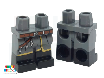 LEGO® 6483322 - 108194 - Minifiguur, Heupen met donkerblauwgrijze benen en zwarte laarzen, gecombineerd met een roodbruine riem, jasuiteinden, gouden bies en een bandje met juwelenprint.